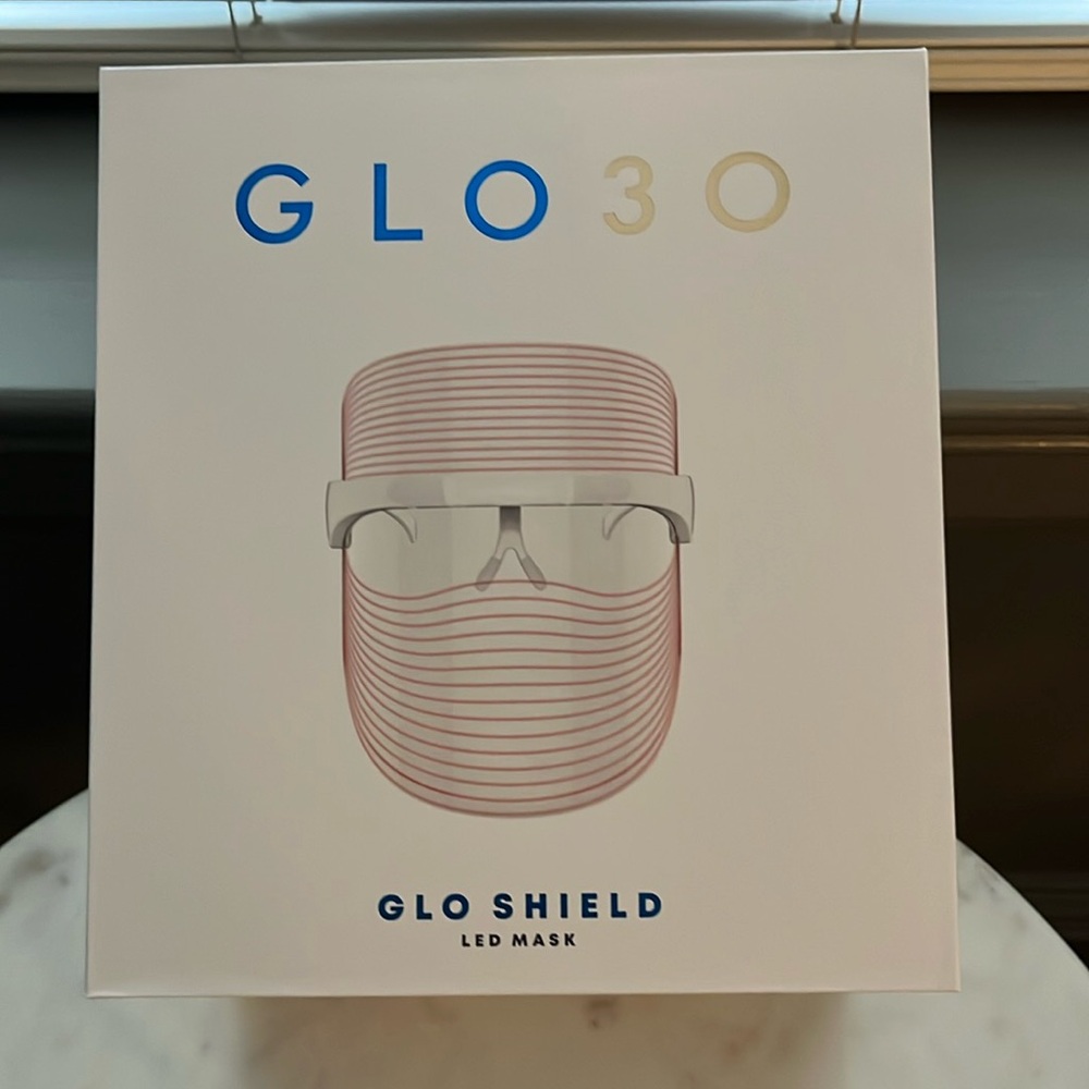 New in box - Light Facial Mask with three wavelengths